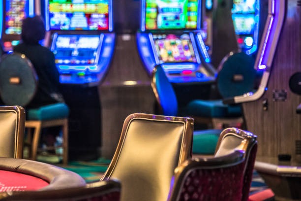 kaskustoto88 mobile app showing football markets, live-dealer tables, and slot games